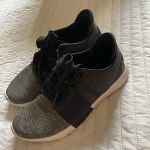 Reebok size 6.5 tennis shoe